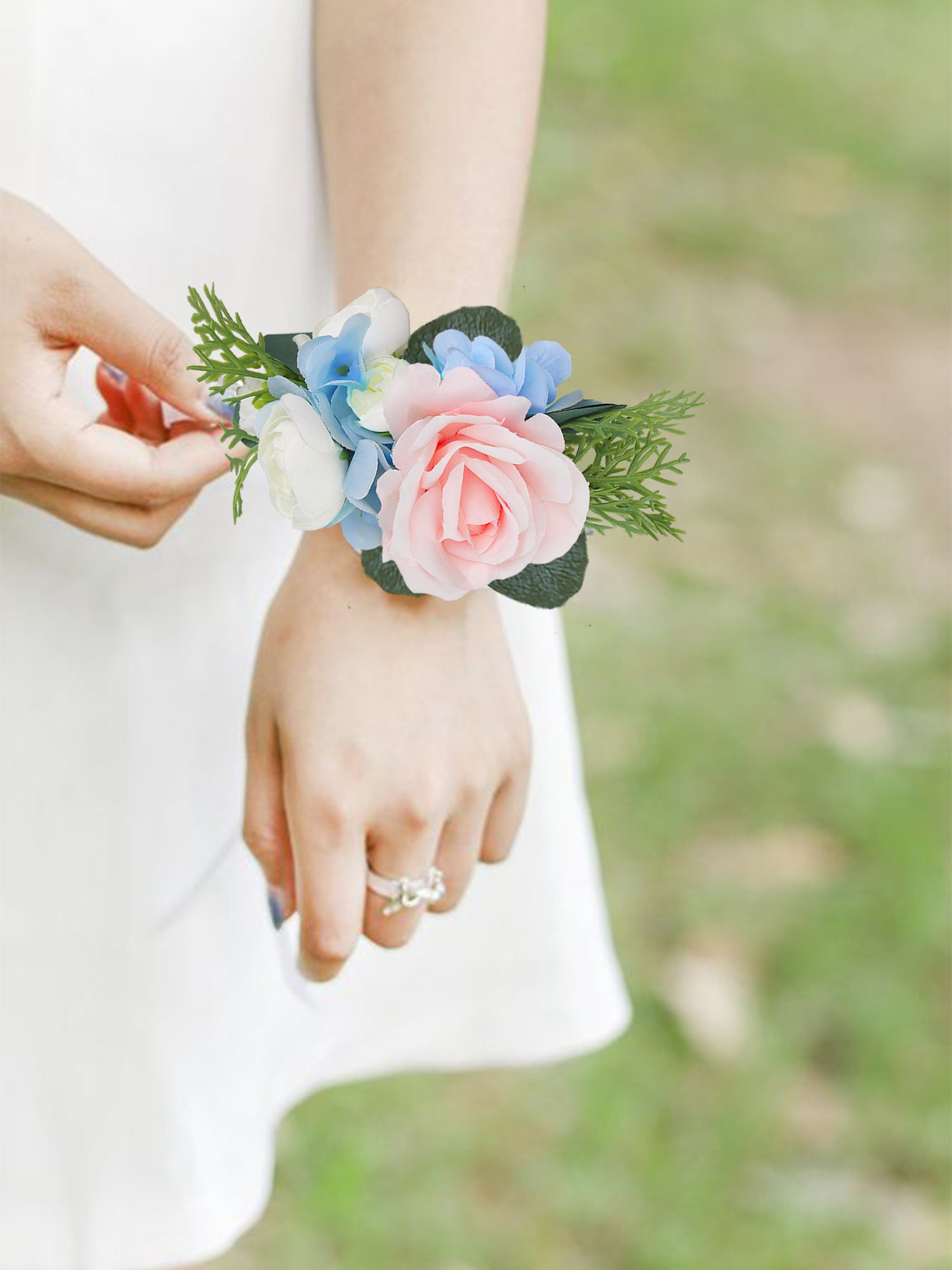 Handgelenk-Corsage in Rosa und Babyblau